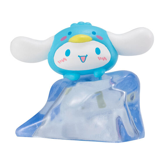 hello_kitty_and_friends_slippery_antarctic_figure